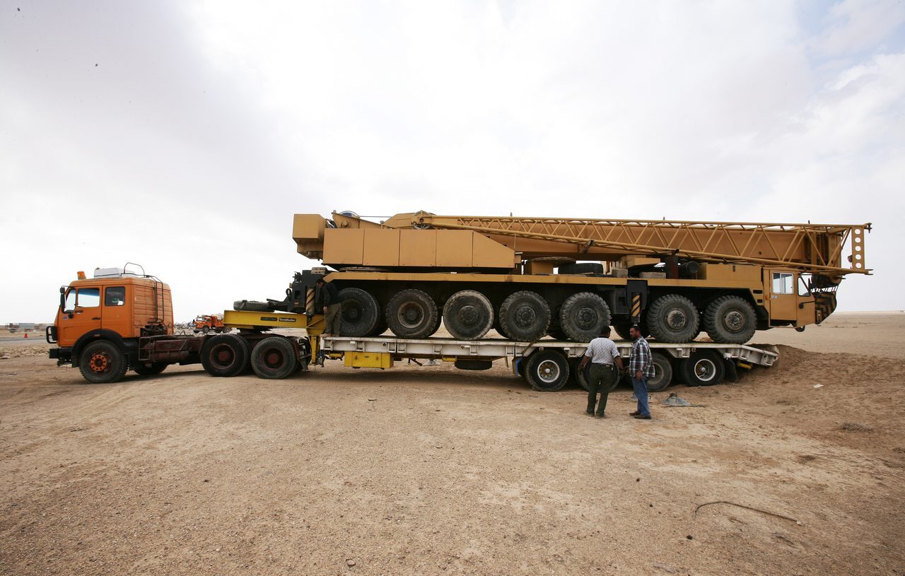 Grue pour camionnette : charge utile, montage et budget à vérifier